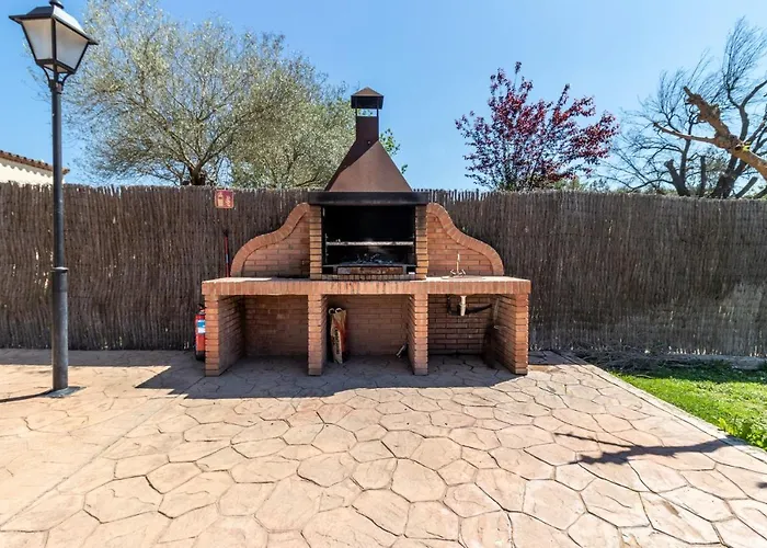 Can Buganto Amplia Casa Con Piscina Y Jardin